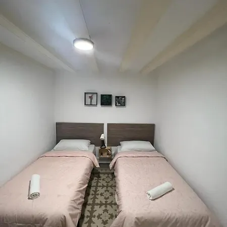 Sleep In Gothic Bcn Hostel